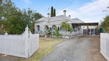 Renovated Victorian era home in the heart of Stawell