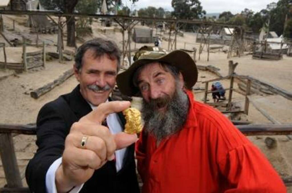 Sovereign Hill Chief Executive Jeremy Johnson and champion goldpanner Gerry Tobin ahead of the World titles in 2006. Picture by Jeremy Bannister.